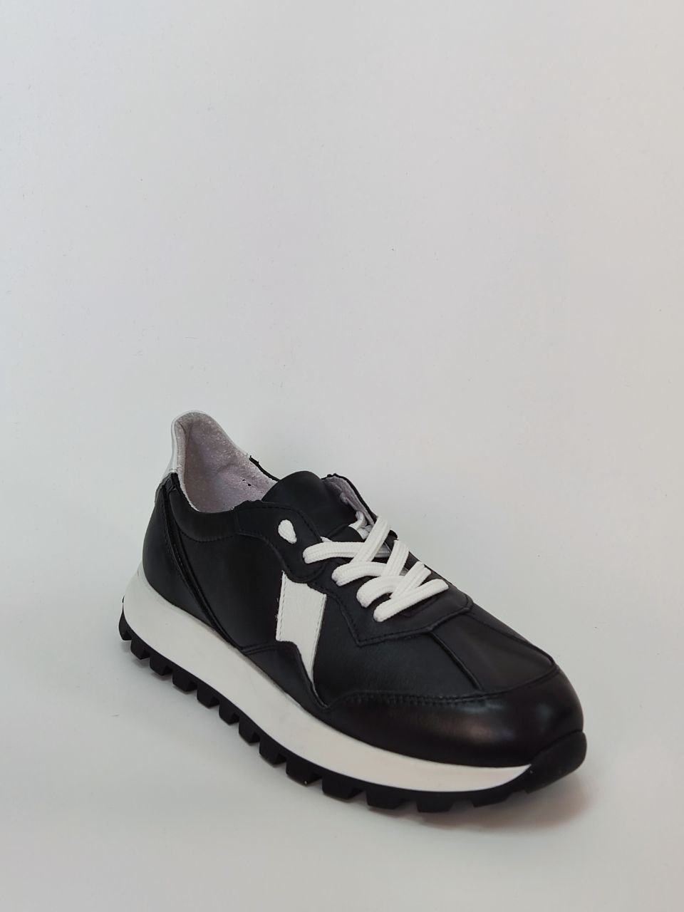 Кроссовки ортопедические женские кожаные Ортомода 95256-Х-001 черные увеличенной полноты фото 1